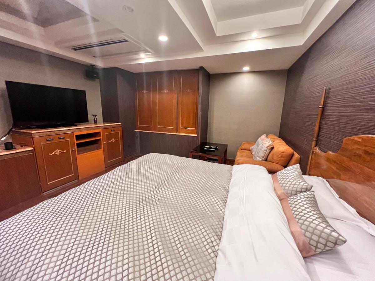 Hotel Crystal Gate Nagoya - Couple Hotel (Adults Only) Extérieur photo